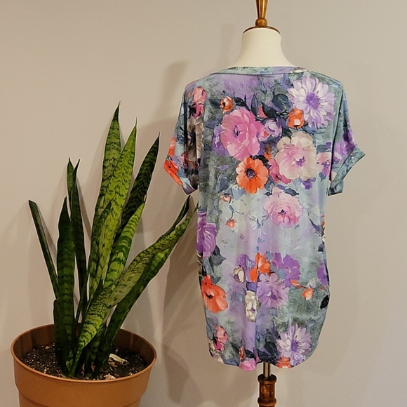 NWOT Floral Tee - Picture 4 of 6